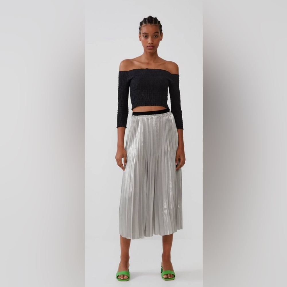 Metallic pleated skirt